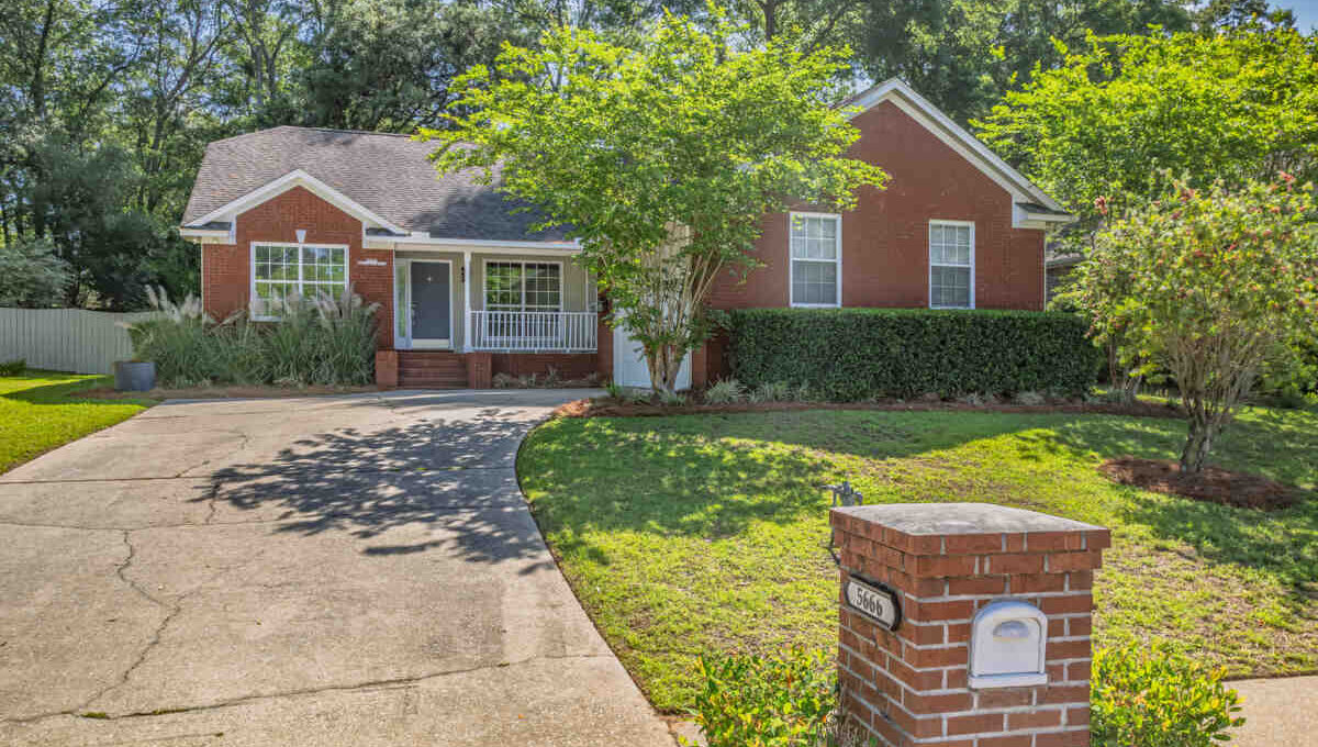 Exteriors (21 of 23)